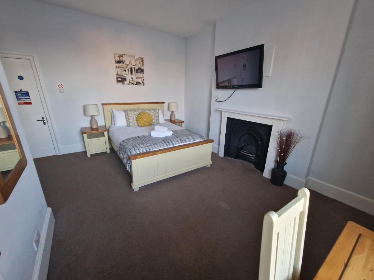 The Vale Hotel Cricklade Esterno foto