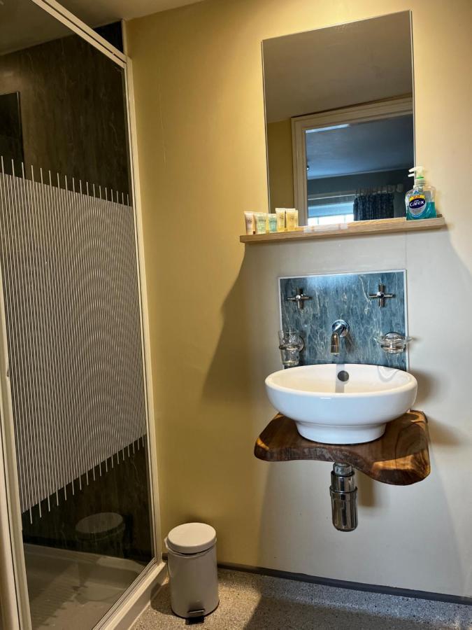 The Vale Hotel Cricklade Esterno foto